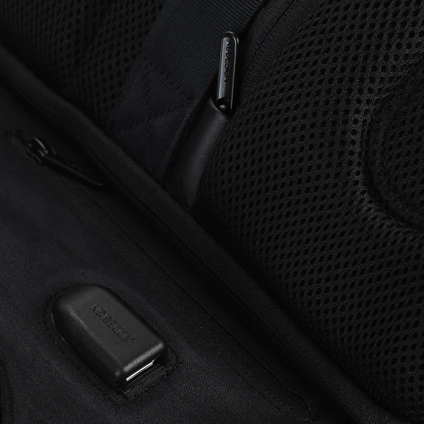 Рюкзак с USB-портом XD Design Bobby
