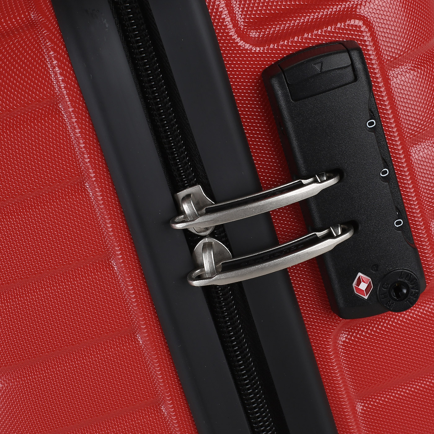 Чемодан для ручной клади из поликарбоната с кодовым замком American Tourister Mighty Maze