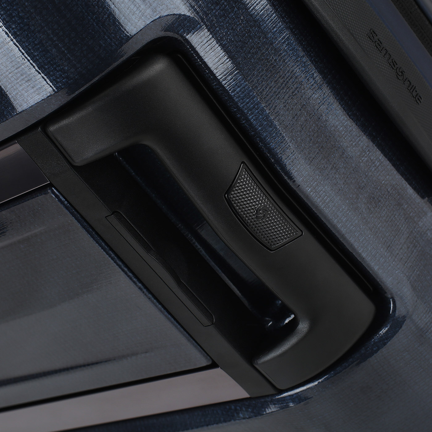 Чемодан большой L из материала Curv Samsonite Major-Lite