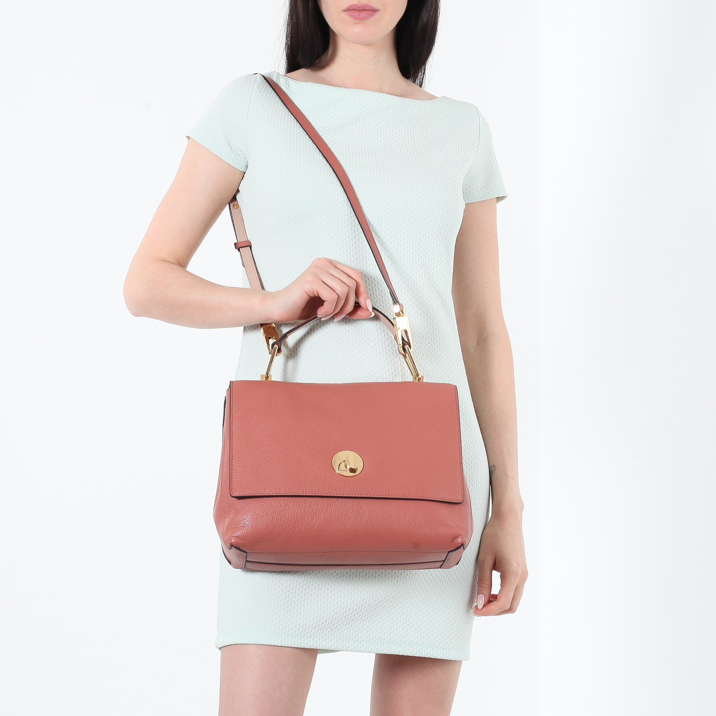 Сумка с откидным клапаном Coccinelle Liya