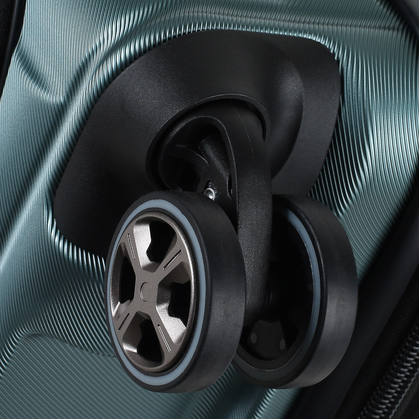 Чемодан маленький S из поликарбоната Delsey Shadow 5.0