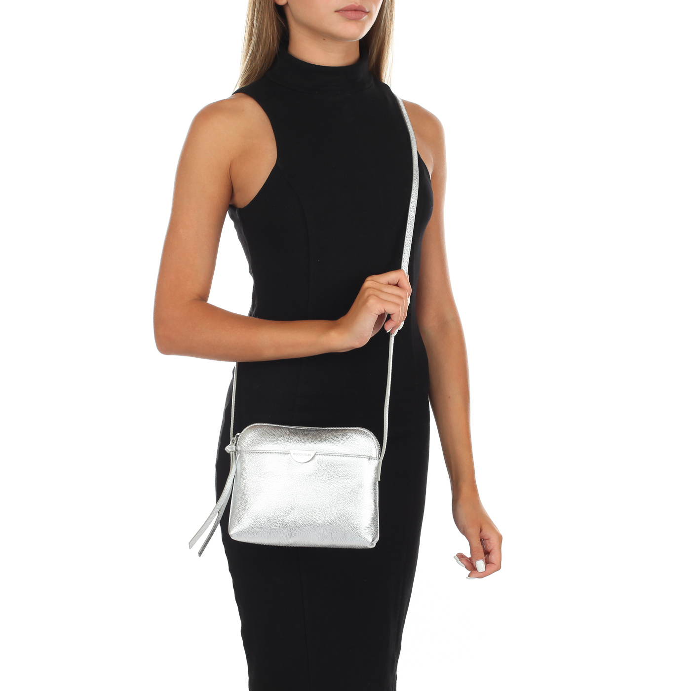 Сумочка из серебристой кожи Coccinelle Half