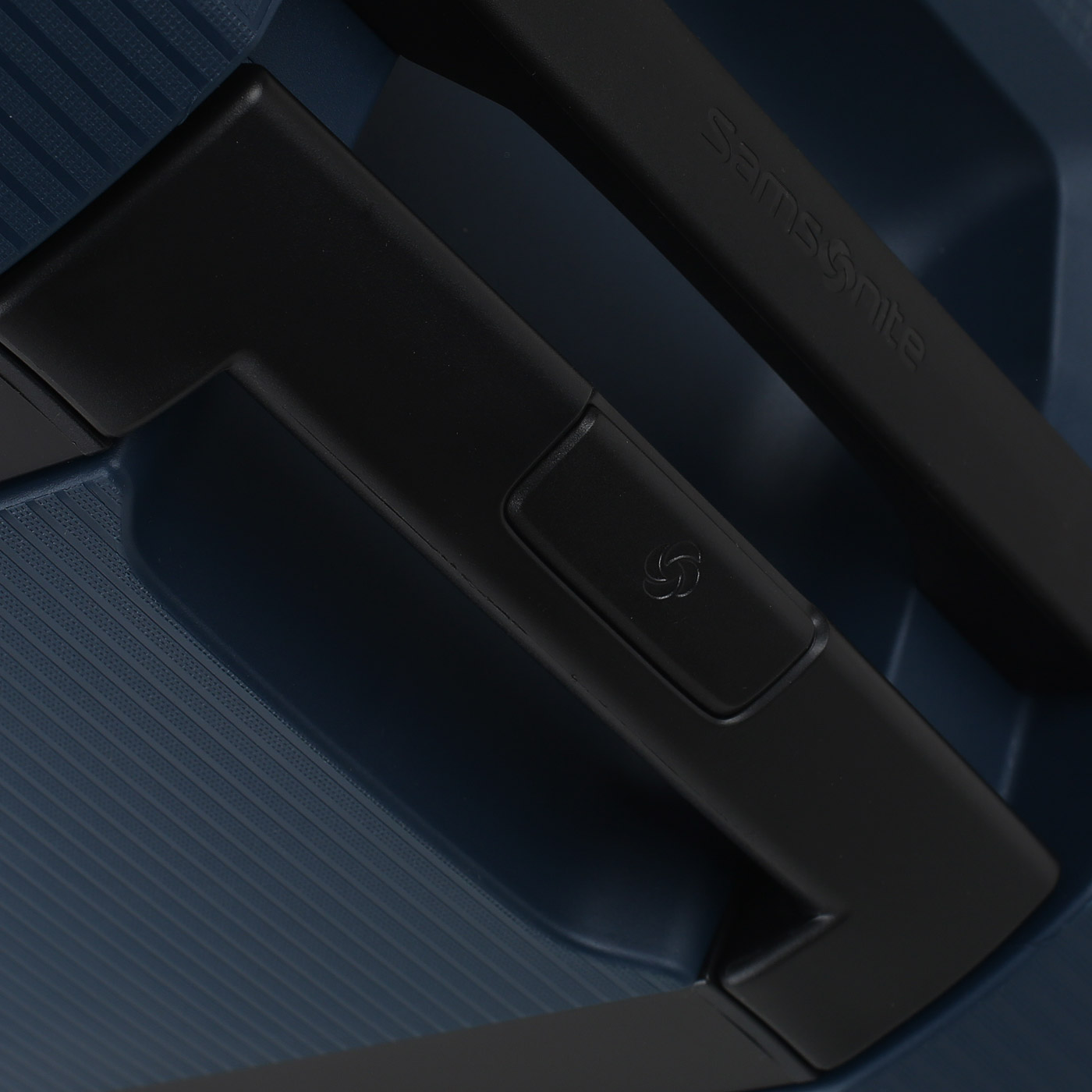 Чемодан большой L из полипропилена с кодовым замком Samsonite Magnum ECO