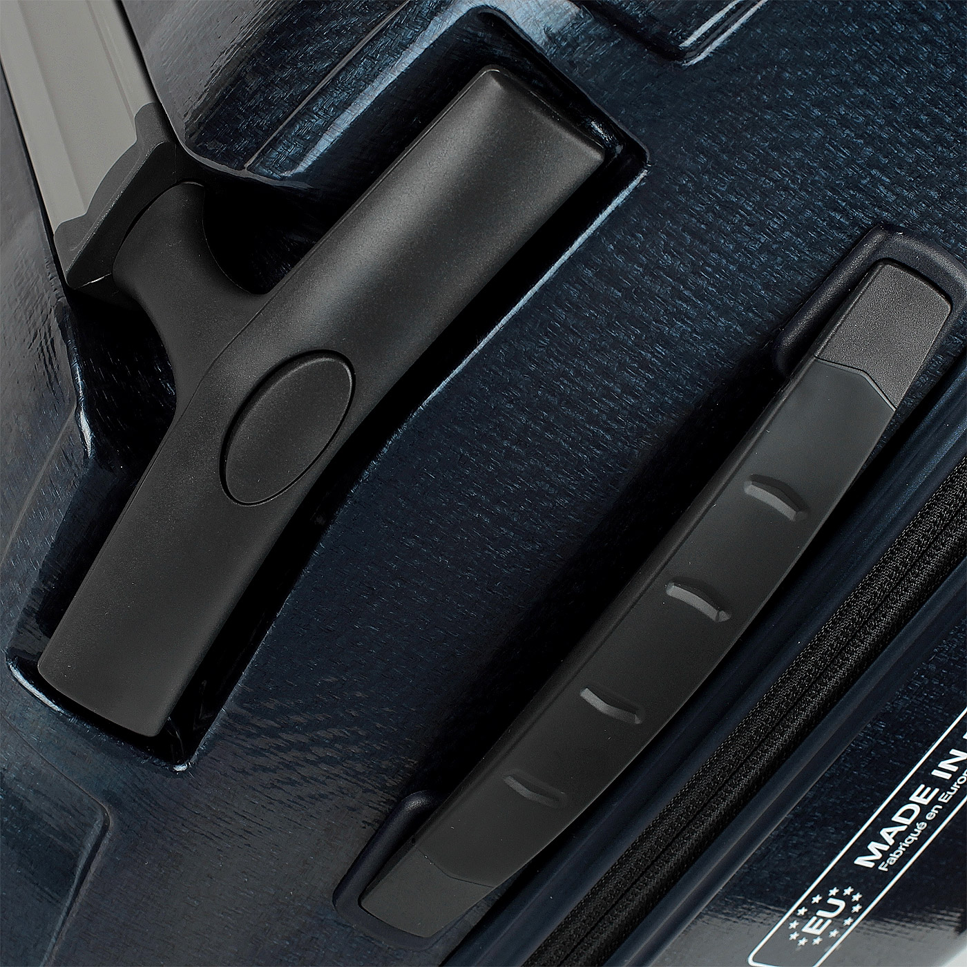 Чемодан большой L из материала Curv с кодовым замком Samsonite Cosmolite