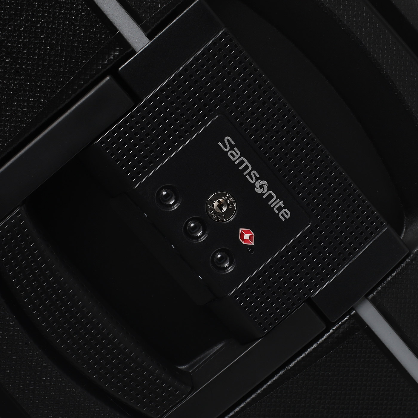 Чемодан средний M из полипропилена Samsonite S’Cure