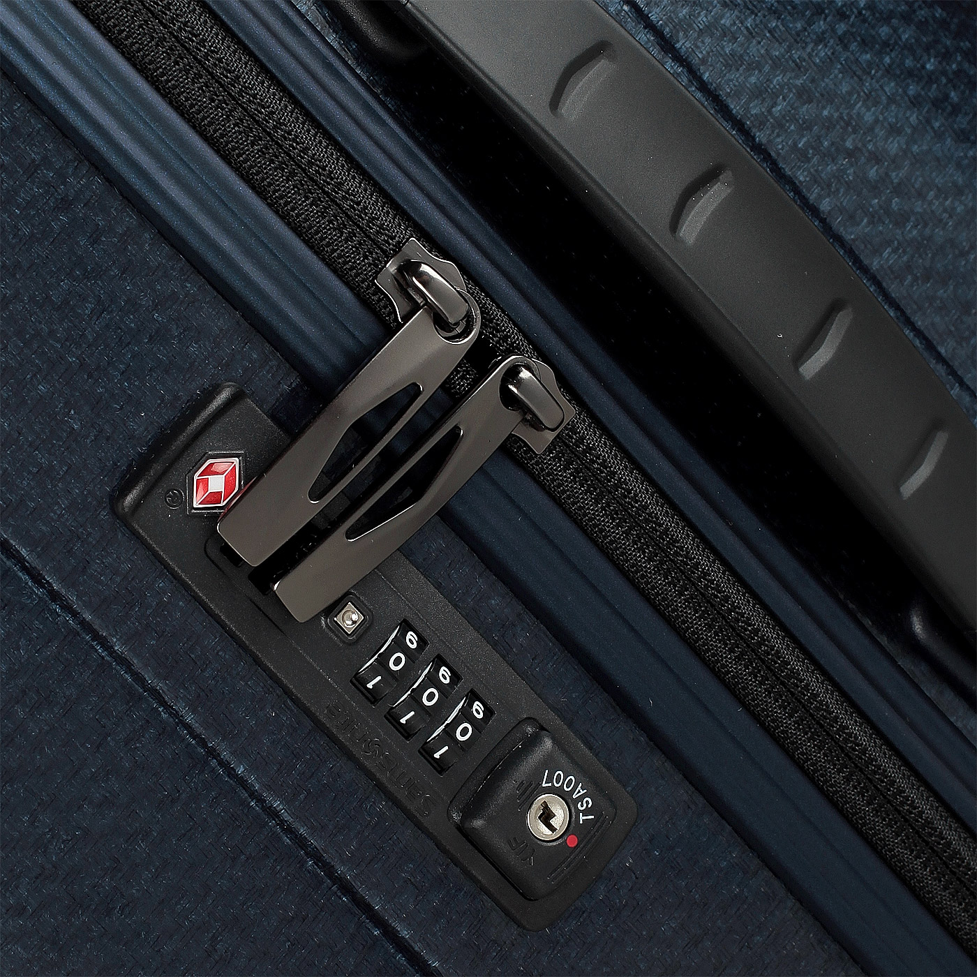 Чемодан большой L из материала Curv с кодовым замком Samsonite Cosmolite