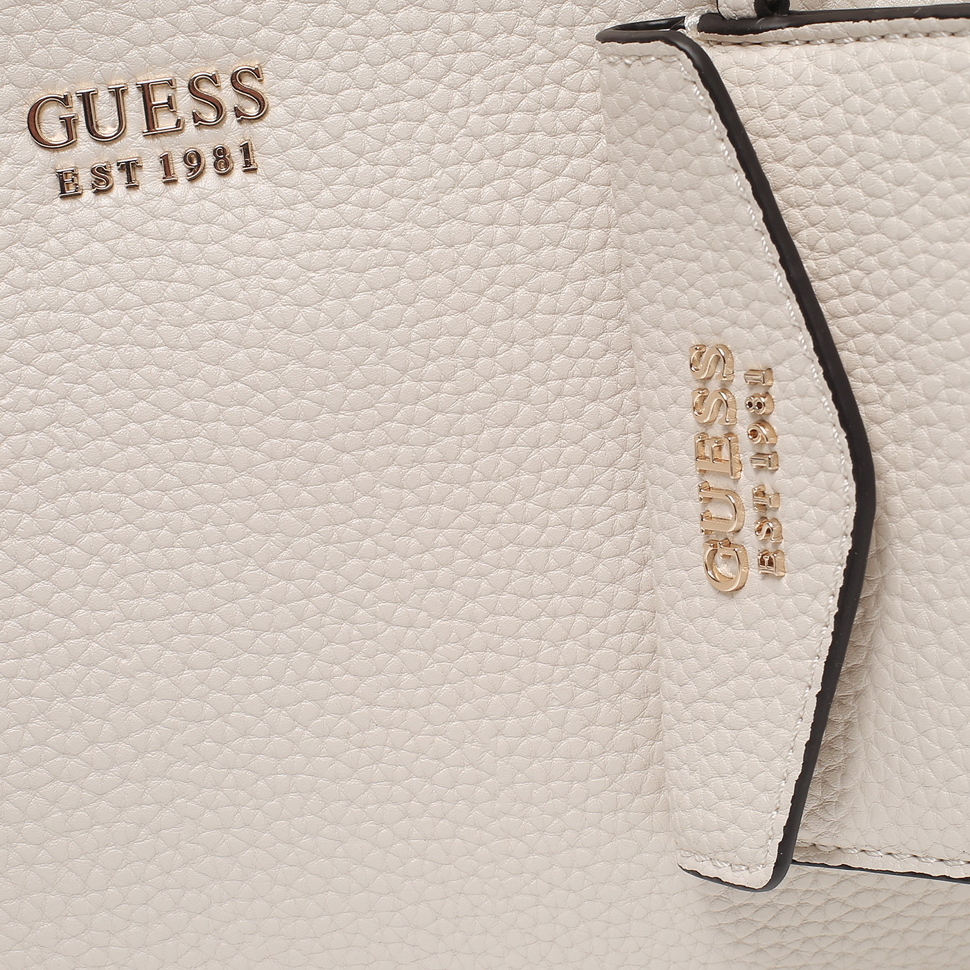 Сумка с брелоком Guess Brenton