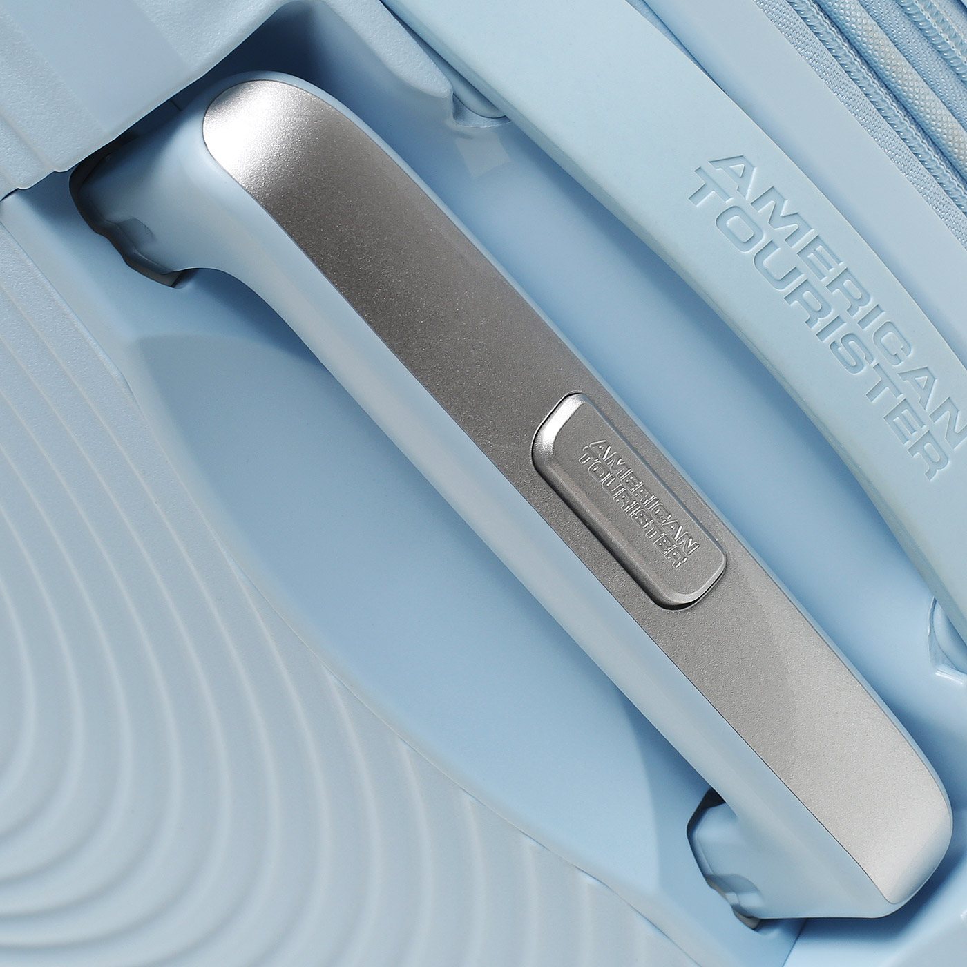 Чемодан для ручной клади из полипропилена American Tourister Soundbox