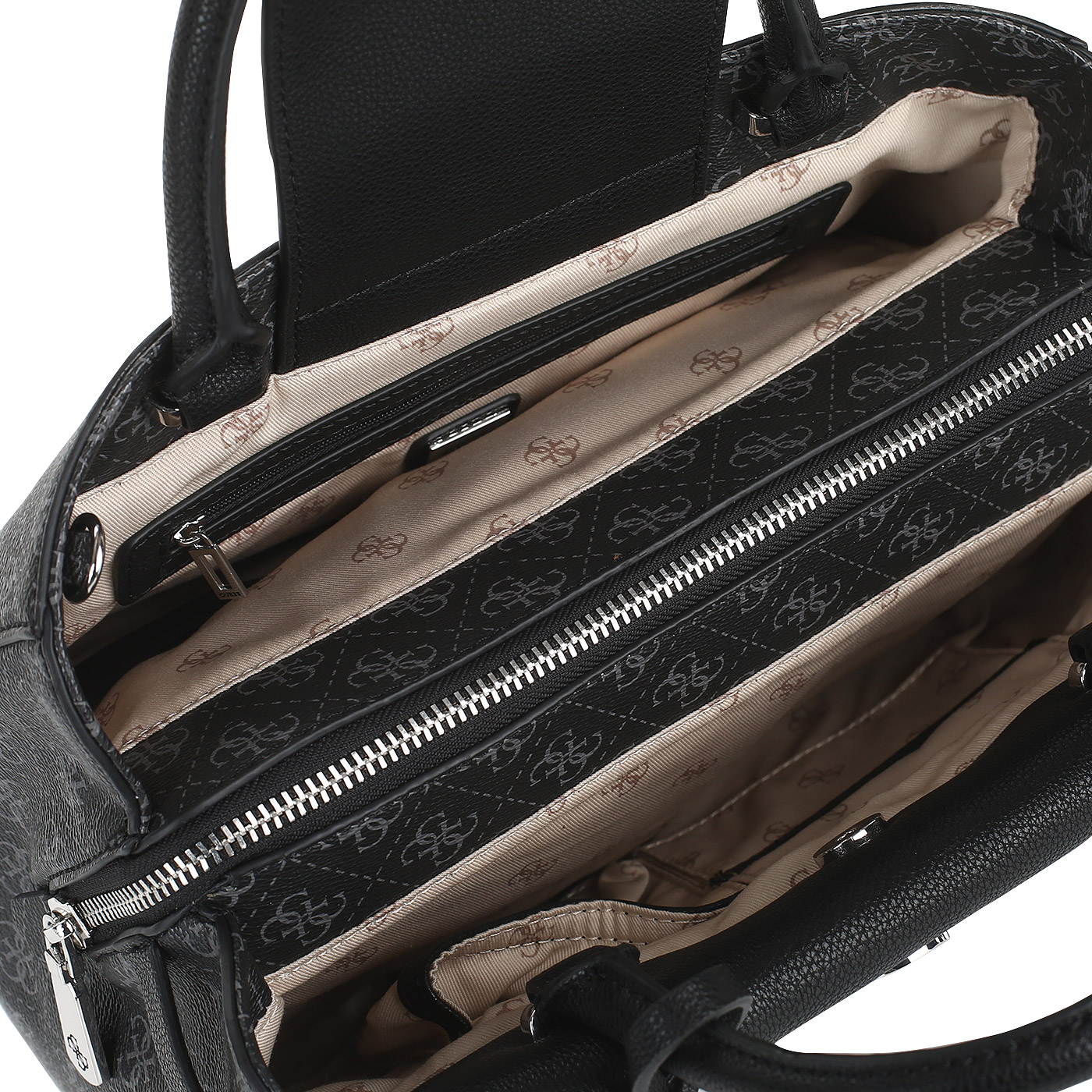 Сумка с фирменным брелоком Guess Esme