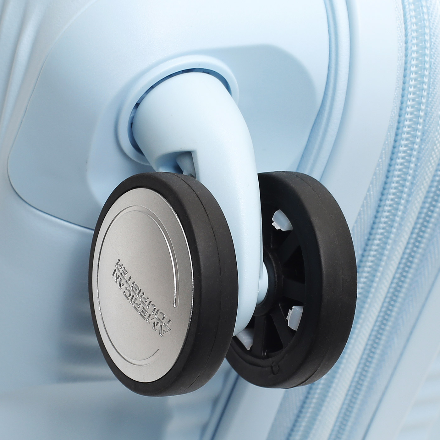 Чемодан для ручной клади из полипропилена American Tourister Soundbox