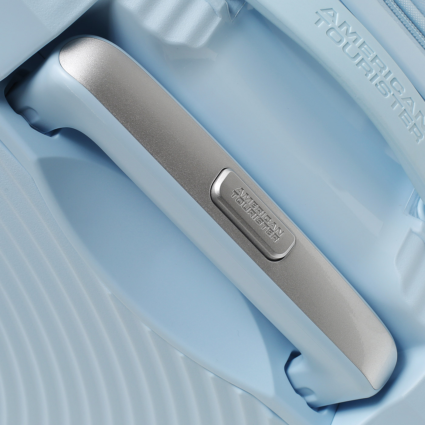 Чемодан большой L из полипропилена American Tourister Soundbox