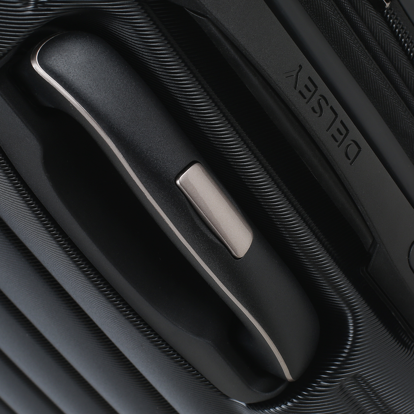 Чемодан на колесах Delsey Shadow 5.0