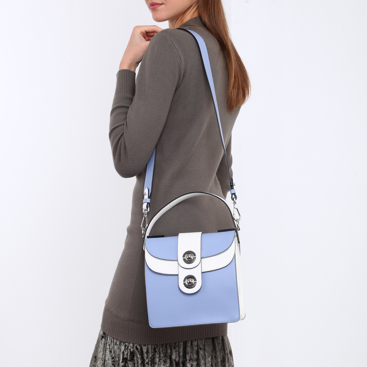 Сумочка с откидным клапаном Coccinelle Leila