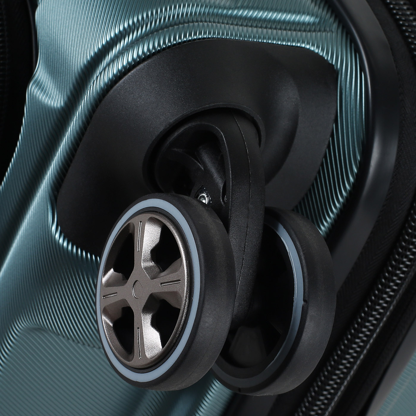 Чемодан маленький S из поликарбоната Delsey Shadow 5.0