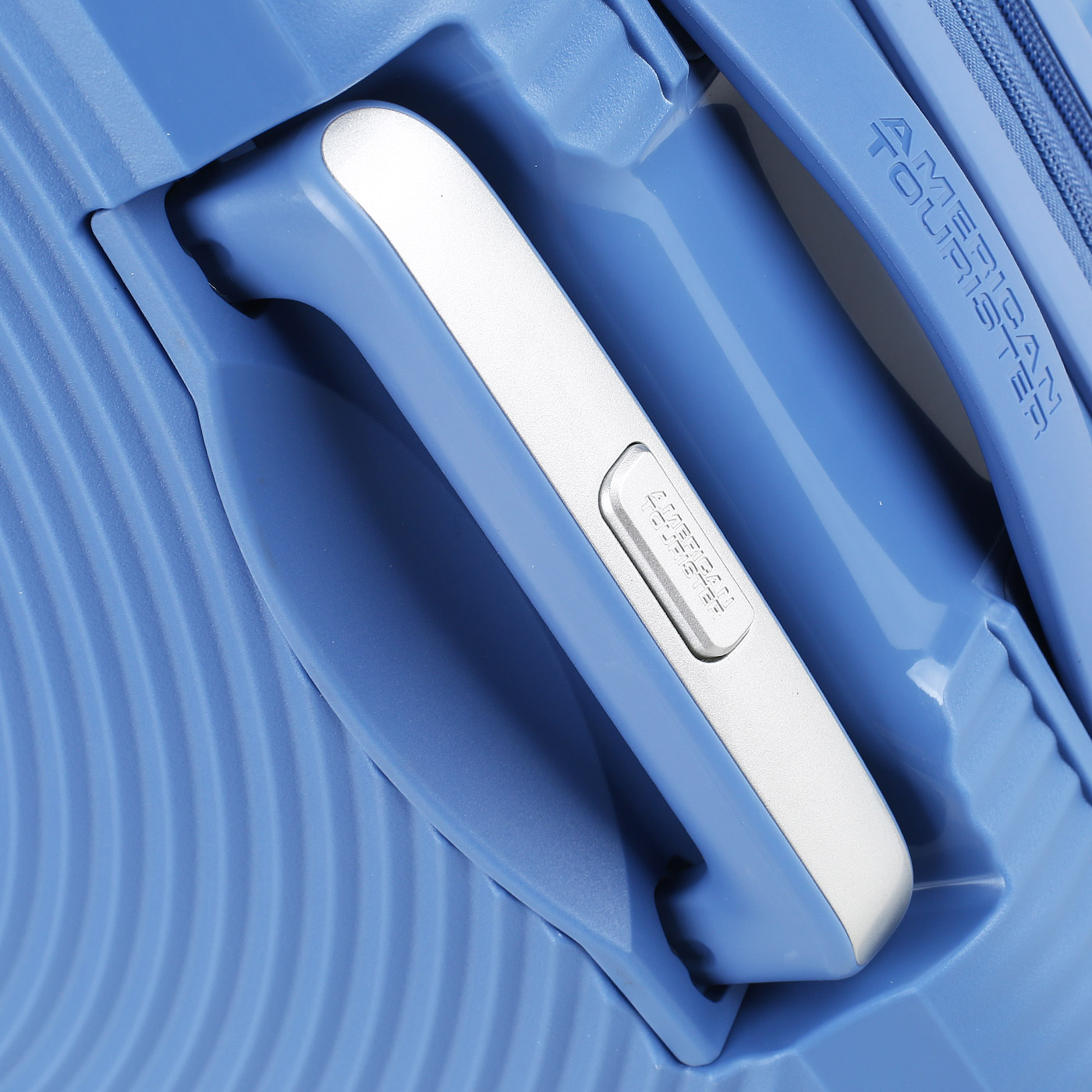 Чемодан большой L из полипропилена с кодовым замком American Tourister Soundbox