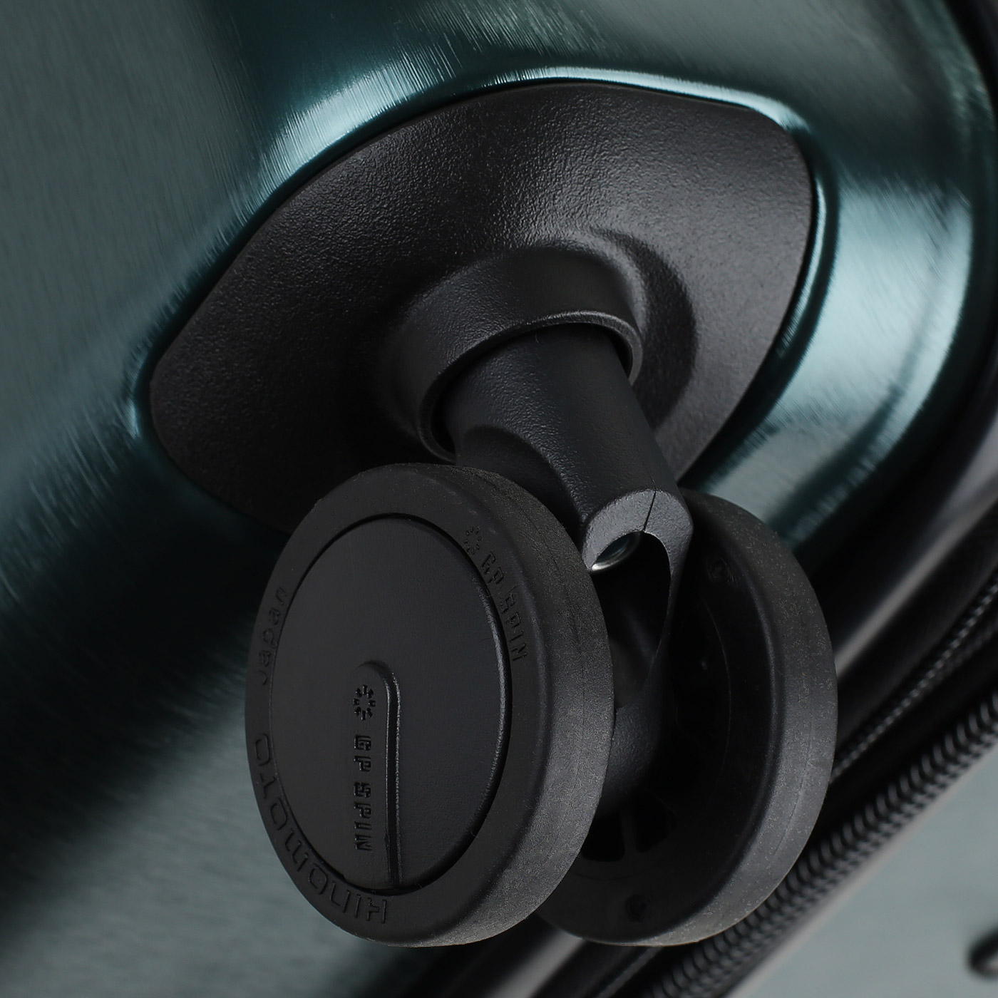 Чемодан средний M из поликарбоната Cerruti 1881 