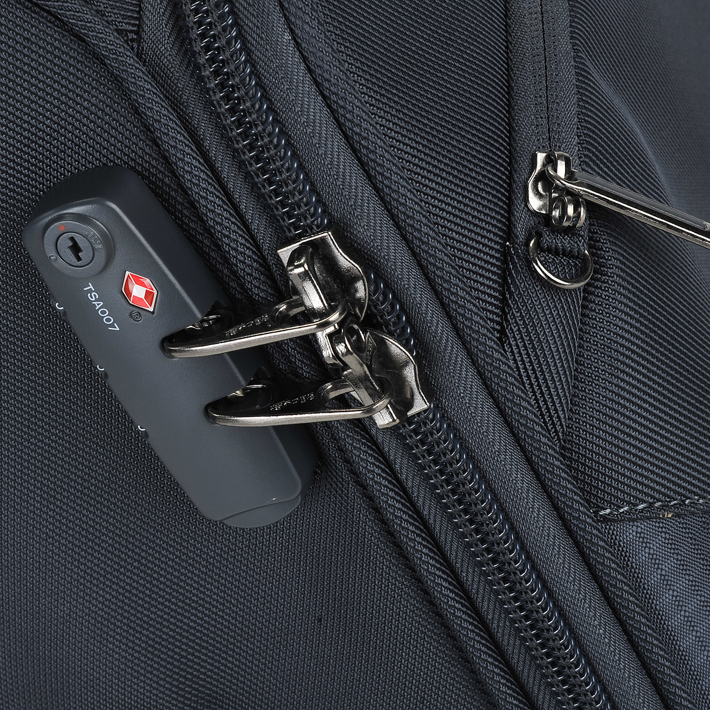 Чемодан маленький S тканевый с кодовым замком Delsey U-Lite Classic 2