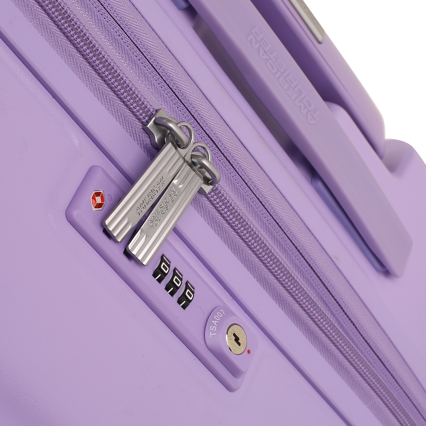 Чемодан средний M из поликарбоната с кодовым замком American Tourister Flylife