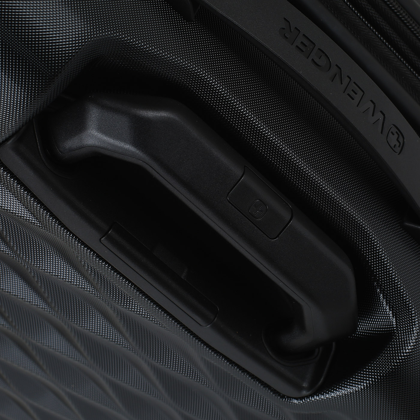 Чемодан средний M из поликарбоната с кодовым замком Wenger Lumen