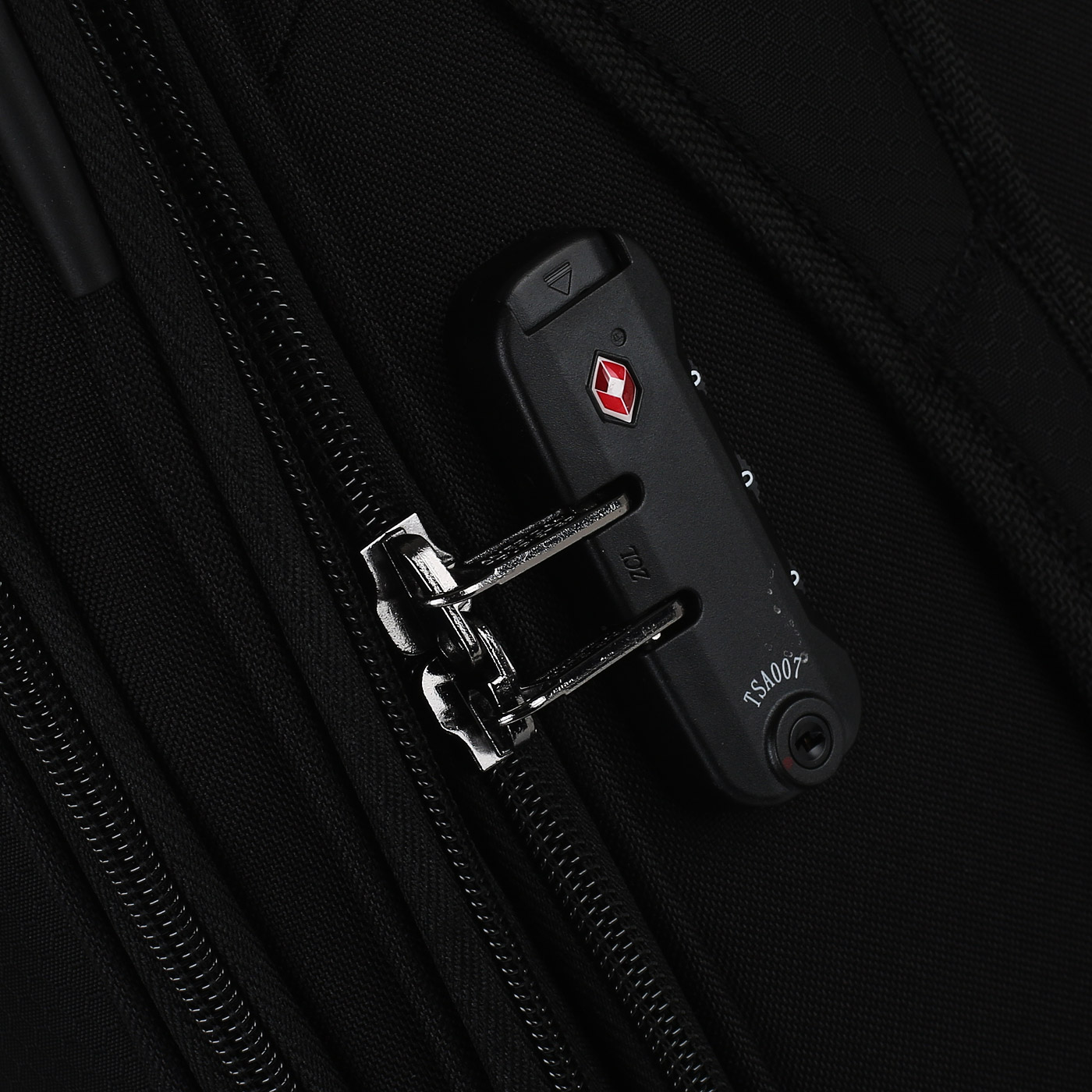 Чемодан средний M тканевый с кодовым замком American Tourister Eco Wanderer